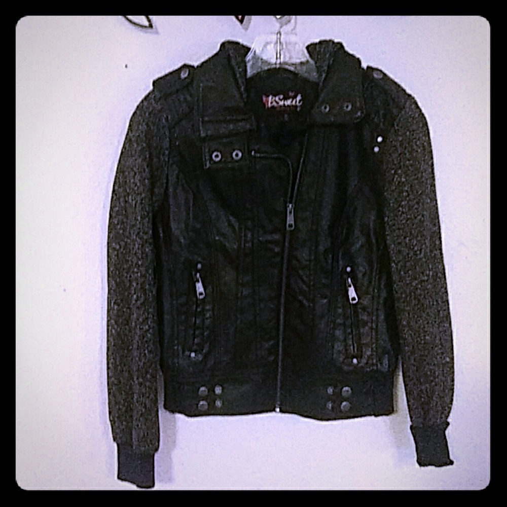 Black sweayshirt leather jacket